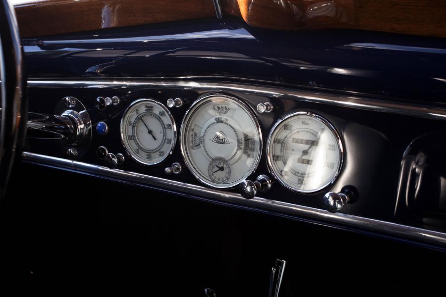 Панель приборов Maybach SW38 Cabriolet 1938 года  (фото 7 из 13)